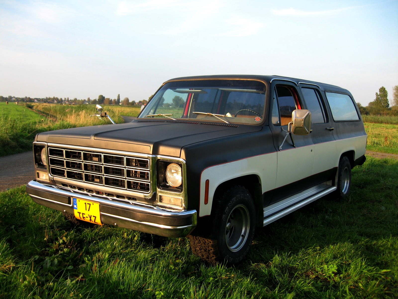 Gmc suburban. GMC Субурбан. GMC Субурбан 2021. GMC Suburban 1983. GMC Suburban 2008.